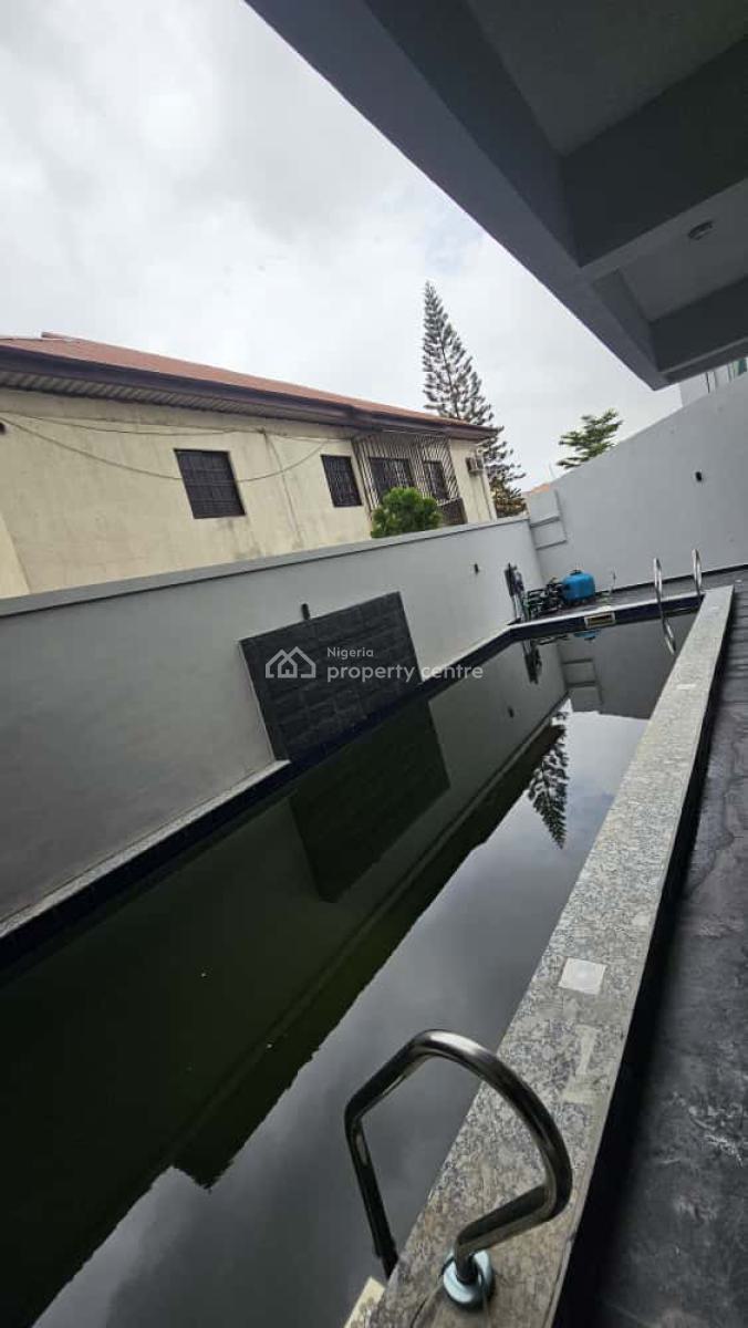 Impeccable Luxury Finishing 3 Bedroom Apartment with a Swimming Pool, Lekki Phase 1, Lekki, Lagos, Block of Flats for Sale