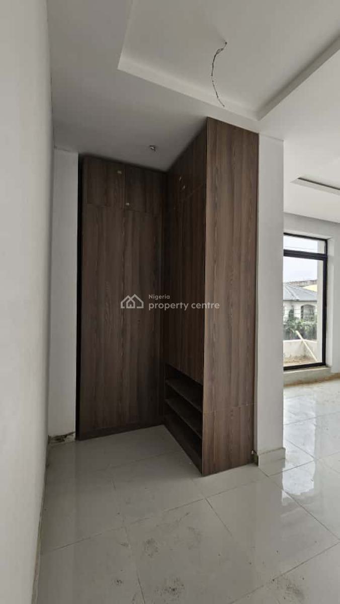 Lovely 2-bedroom Apartment in a Very Strategic Location Perfect, Lekki Phase 1, Lekki, Lagos, Block of Flats for Sale
