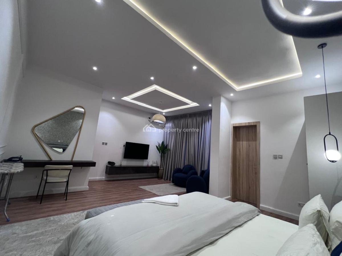 Beautiful 1 Bedroom Apartment with Rooftop Pool and Gym and Elevator, Lekki Phase 1, Lekki, Lagos, Flat / Apartment Short Let
