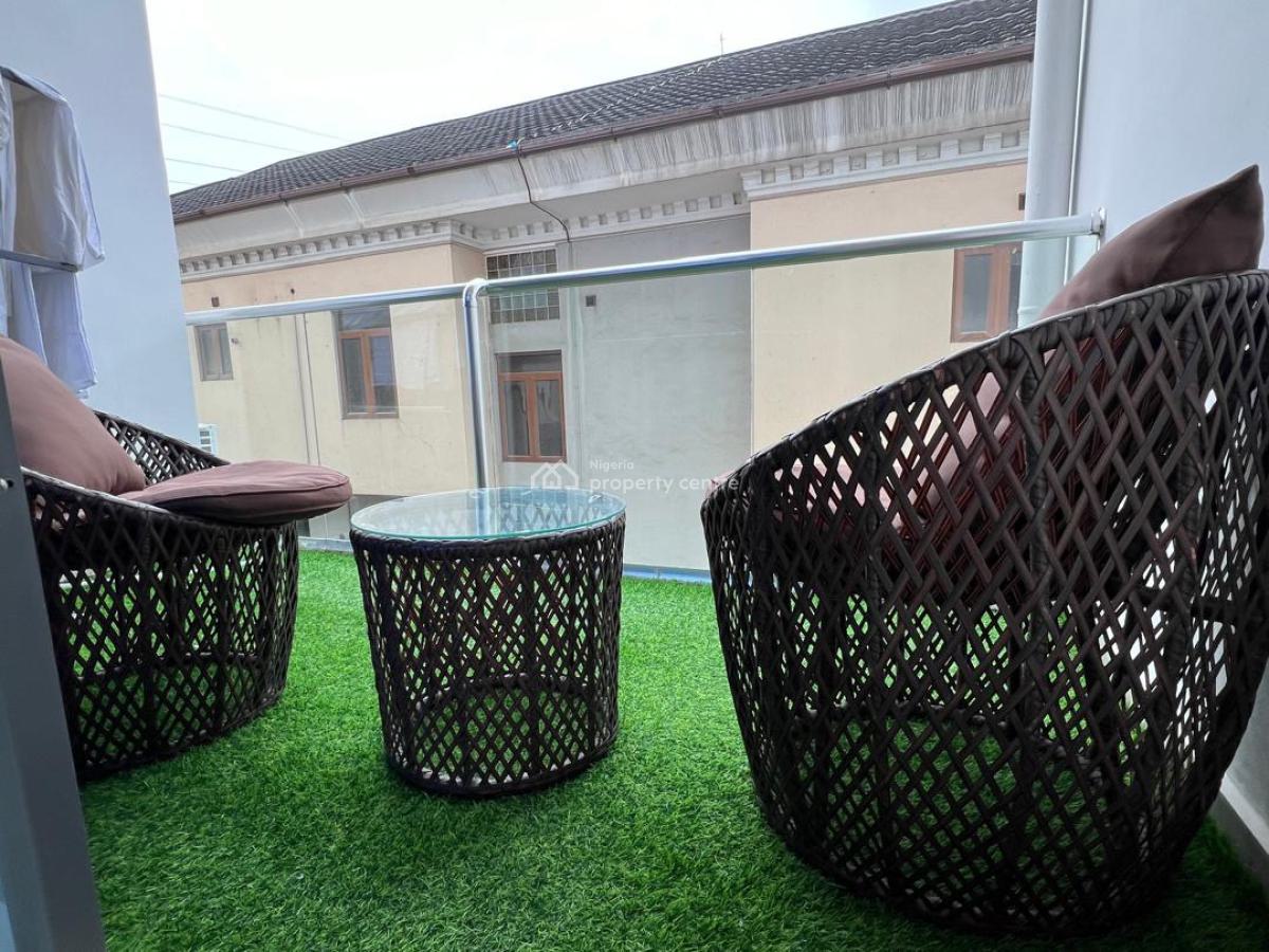 Beautiful 1 Bedroom Apartment with Rooftop Pool and Gym and Elevator, Lekki Phase 1, Lekki, Lagos, Flat / Apartment Short Let