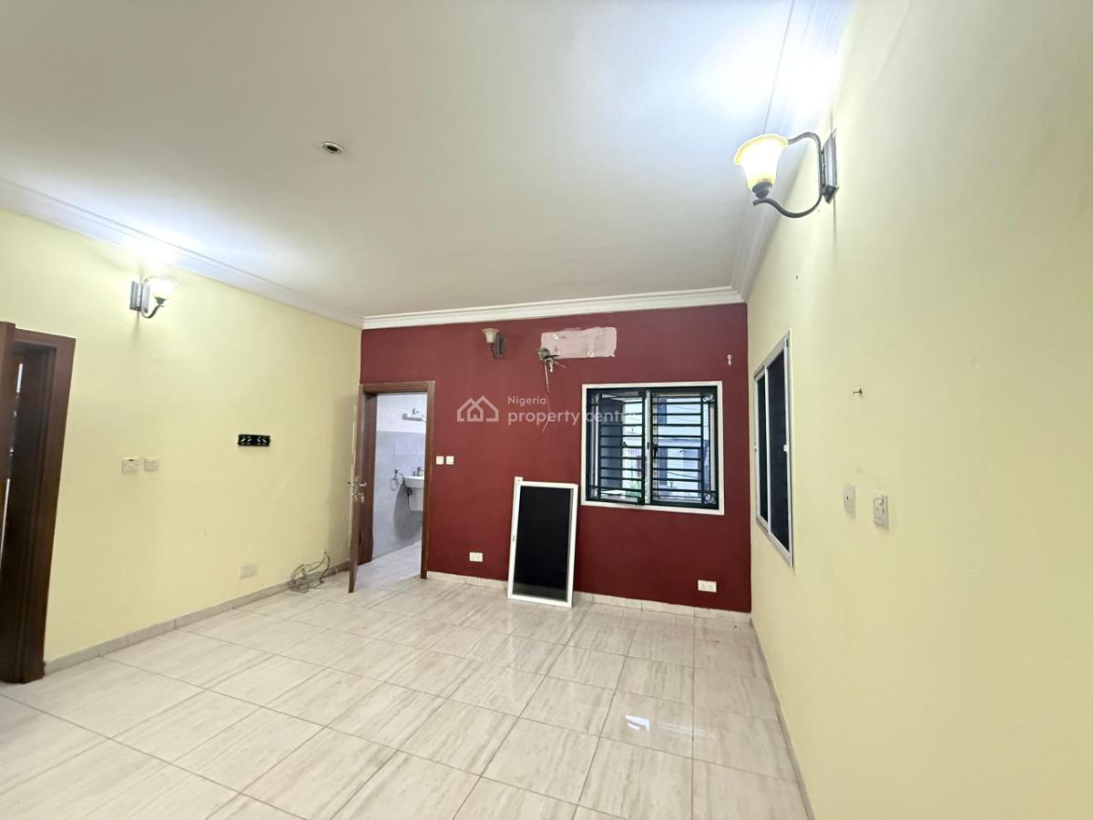 3 Bedroom Town House in an Estate, Osapa, Lekki, Lagos, Terraced Duplex for Rent