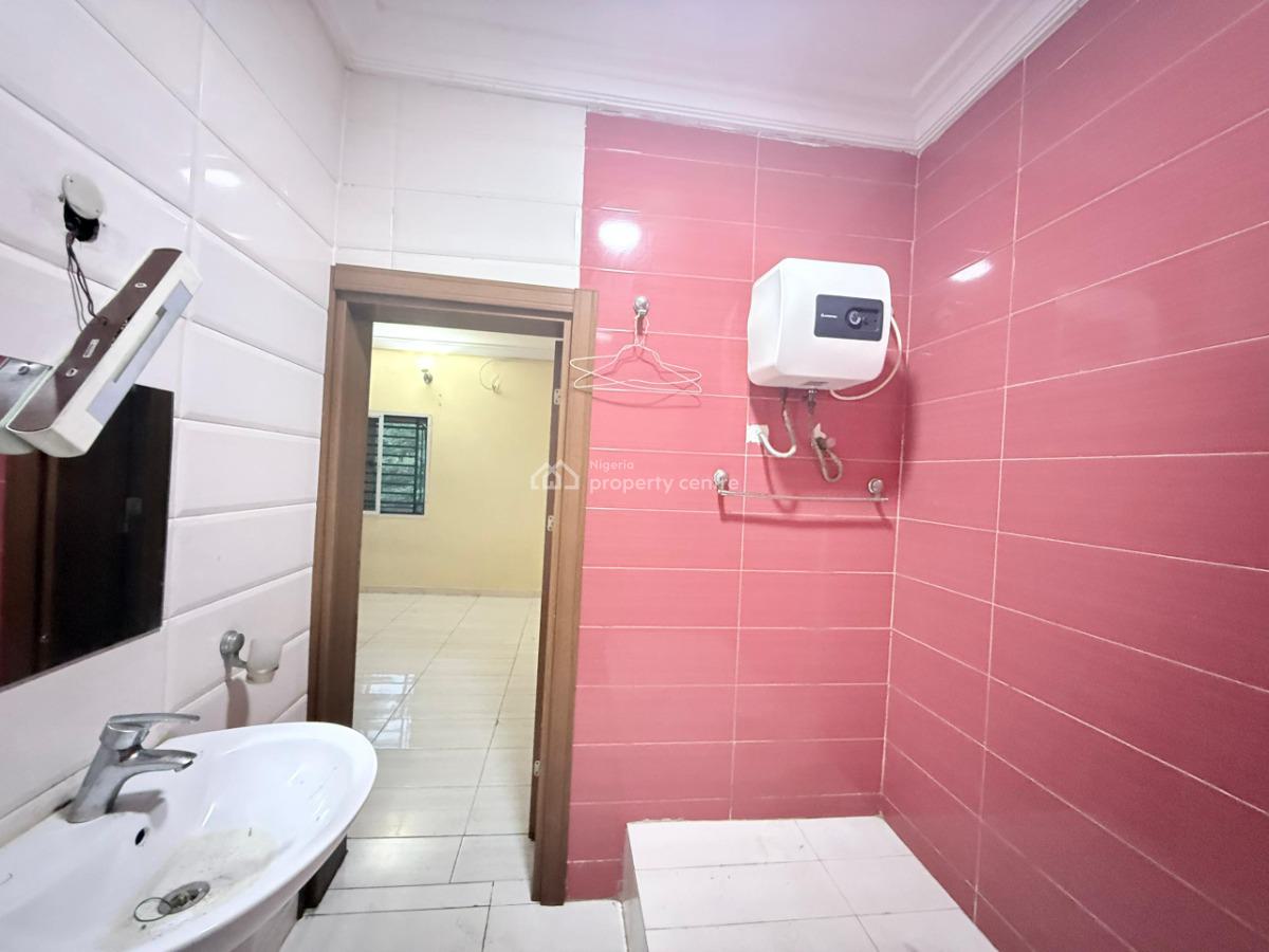 3 Bedroom Town House in an Estate, Osapa, Lekki, Lagos, Terraced Duplex for Rent