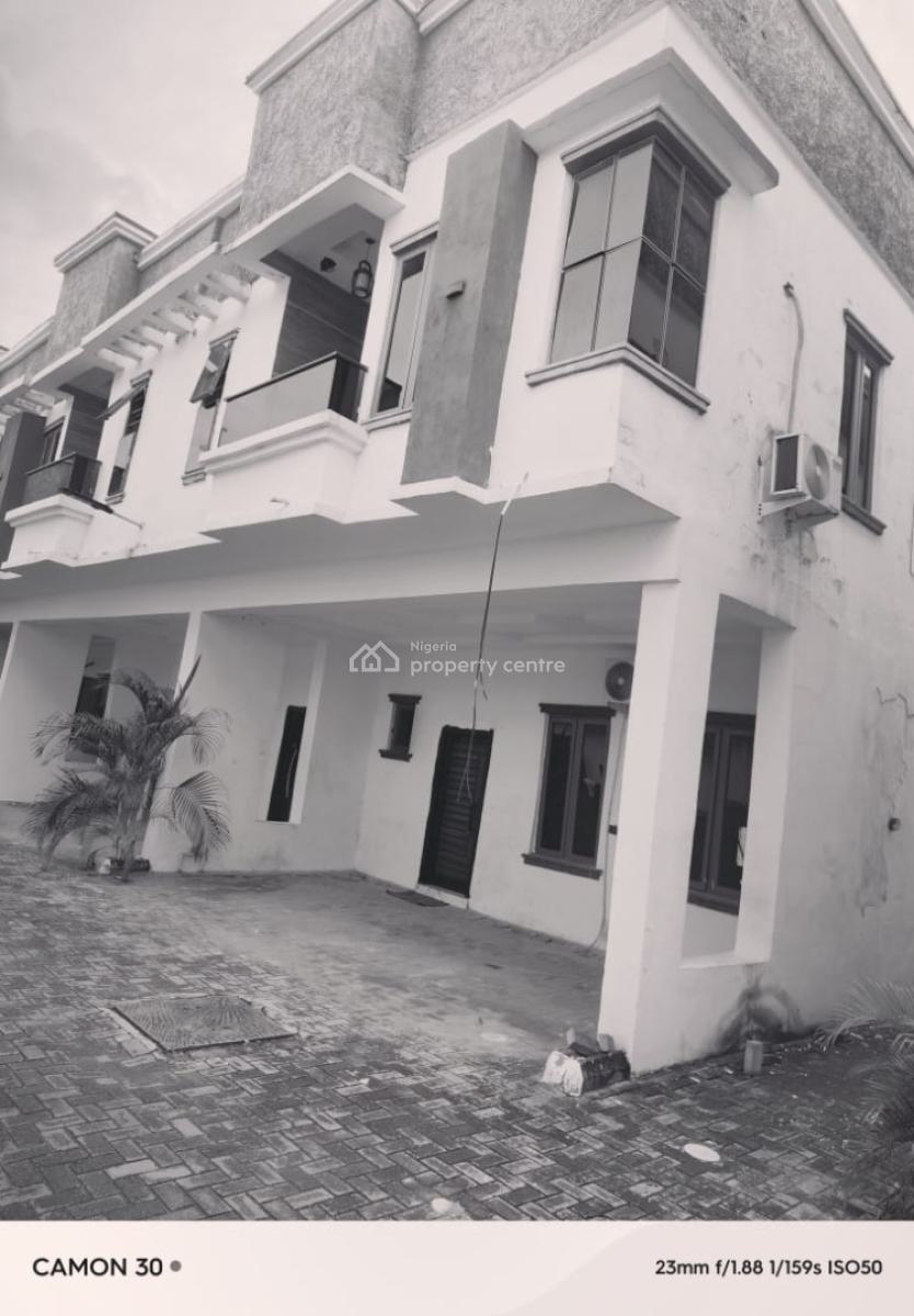 Outstanding Luxury Spacious 2 Bedroom Apartment with Elevator, Lekki Phase 1, Lekki, Lagos, Flat / Apartment for Sale
