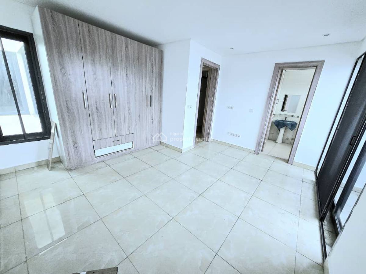 Water Front Service 4-bedroom Terrace, Lekki Phase 1, Lekki, Lagos, Terraced Duplex for Rent