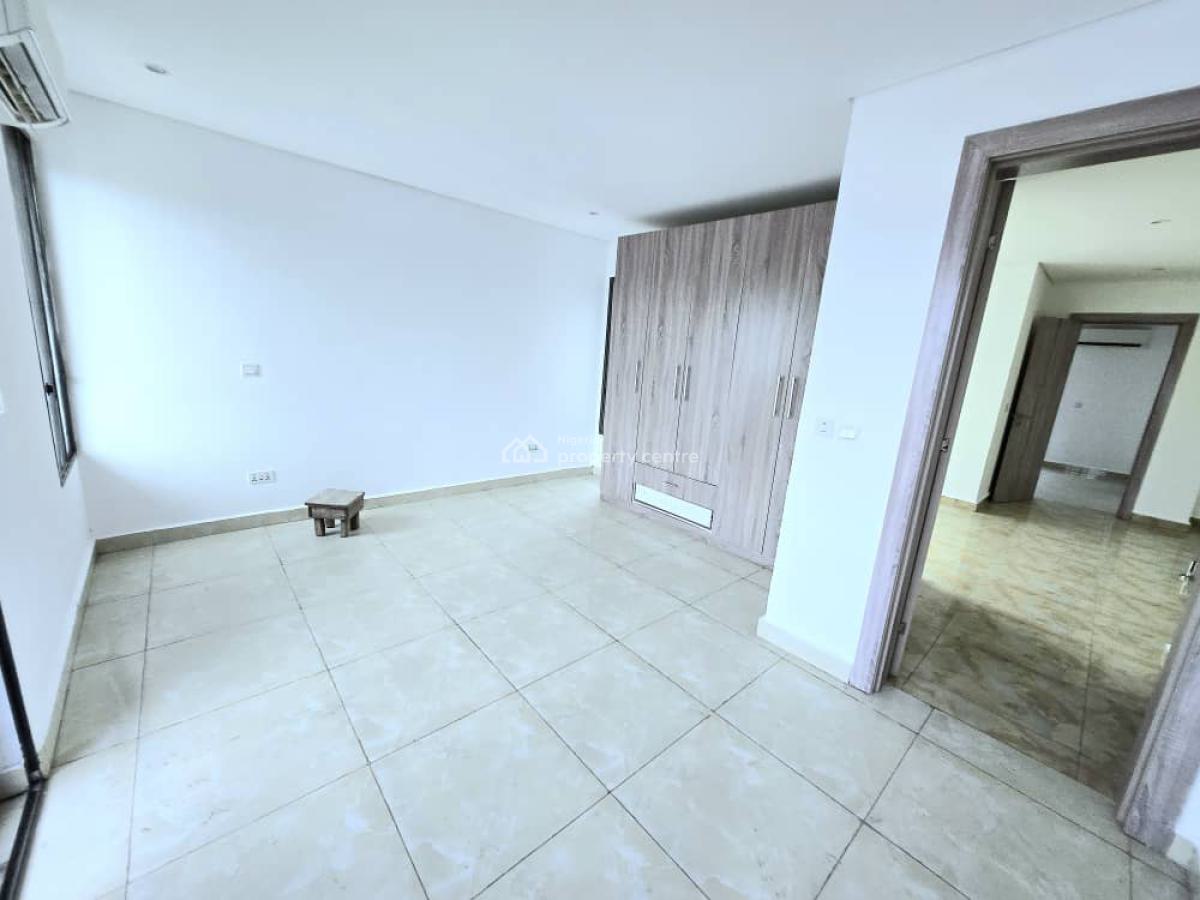 Water Front Service 4-bedroom Terrace, Lekki Phase 1, Lekki, Lagos, Terraced Duplex for Rent