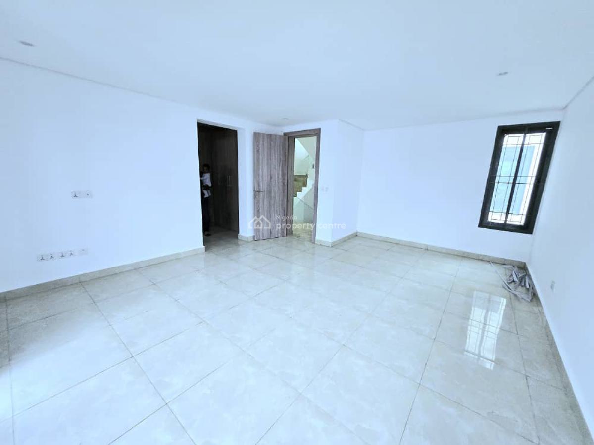 Water Front Service 4-bedroom Terrace, Lekki Phase 1, Lekki, Lagos, Terraced Duplex for Rent