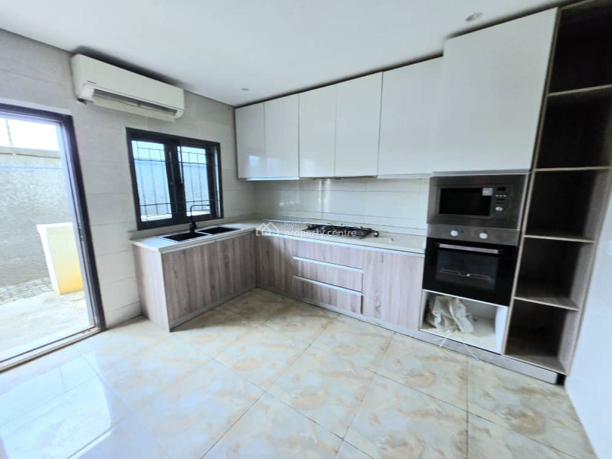 Water Front Service 4-bedroom Terrace, Lekki Phase 1, Lekki, Lagos, Terraced Duplex for Rent