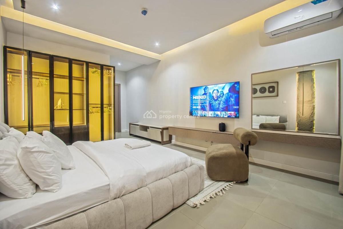 Exquisite 2 Bedroom Apartment with Top Notch Amenities Available for B, Lekki Phase 1, Lekki, Lagos, Flat / Apartment Short Let