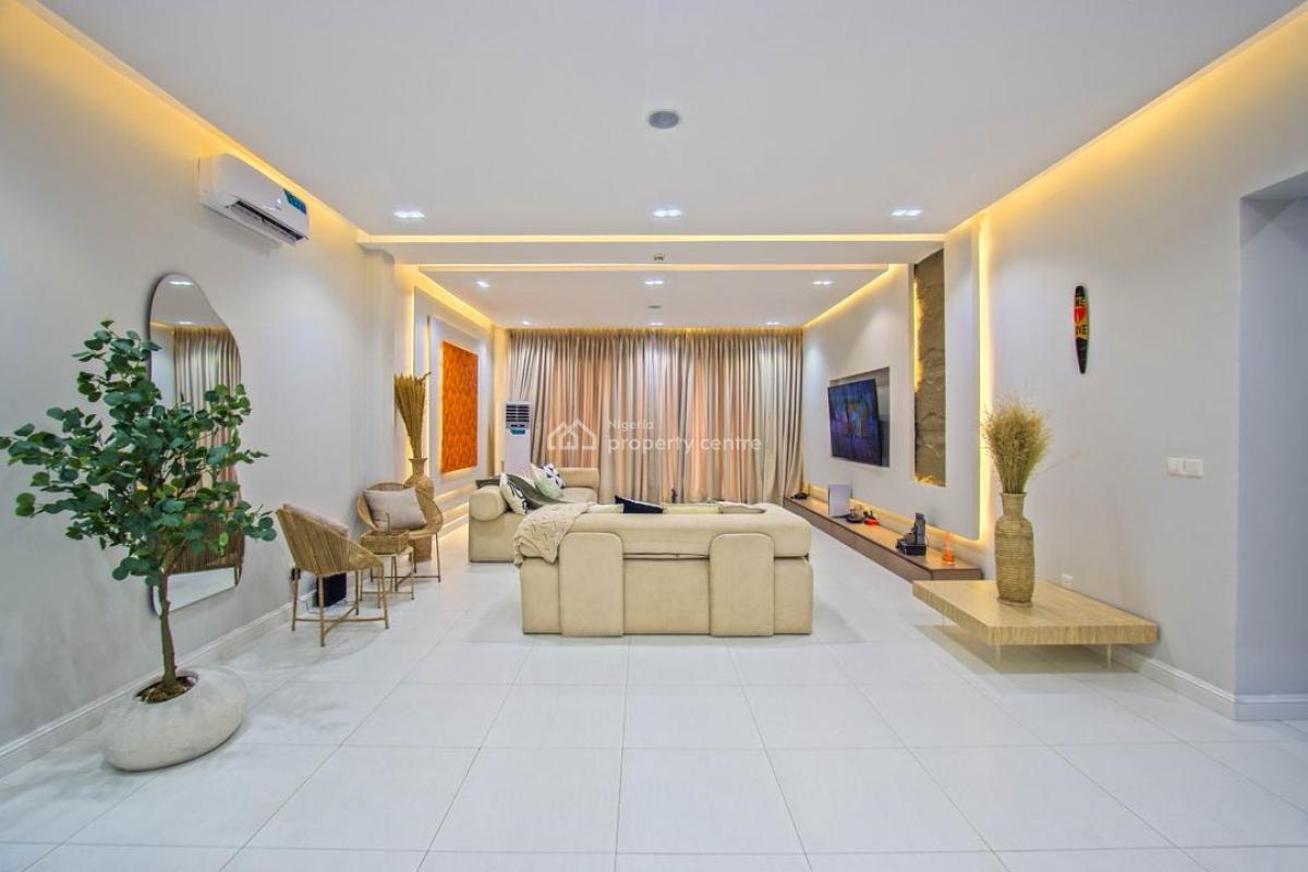 Exquisite 2 Bedroom Apartment with Top Notch Amenities Available for B, Lekki Phase 1, Lekki, Lagos, Flat / Apartment Short Let