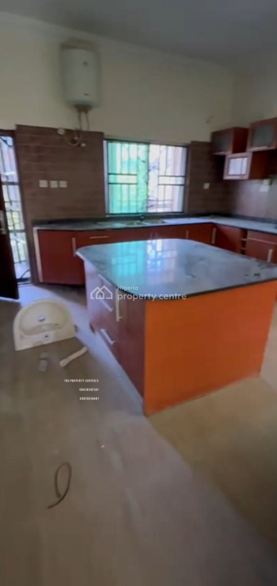 Very Spacious 3 Bedroom Flat & Bq, Lekki Phase 1, Lekki Phase 1, Lekki, Lagos, Flat / Apartment for Rent