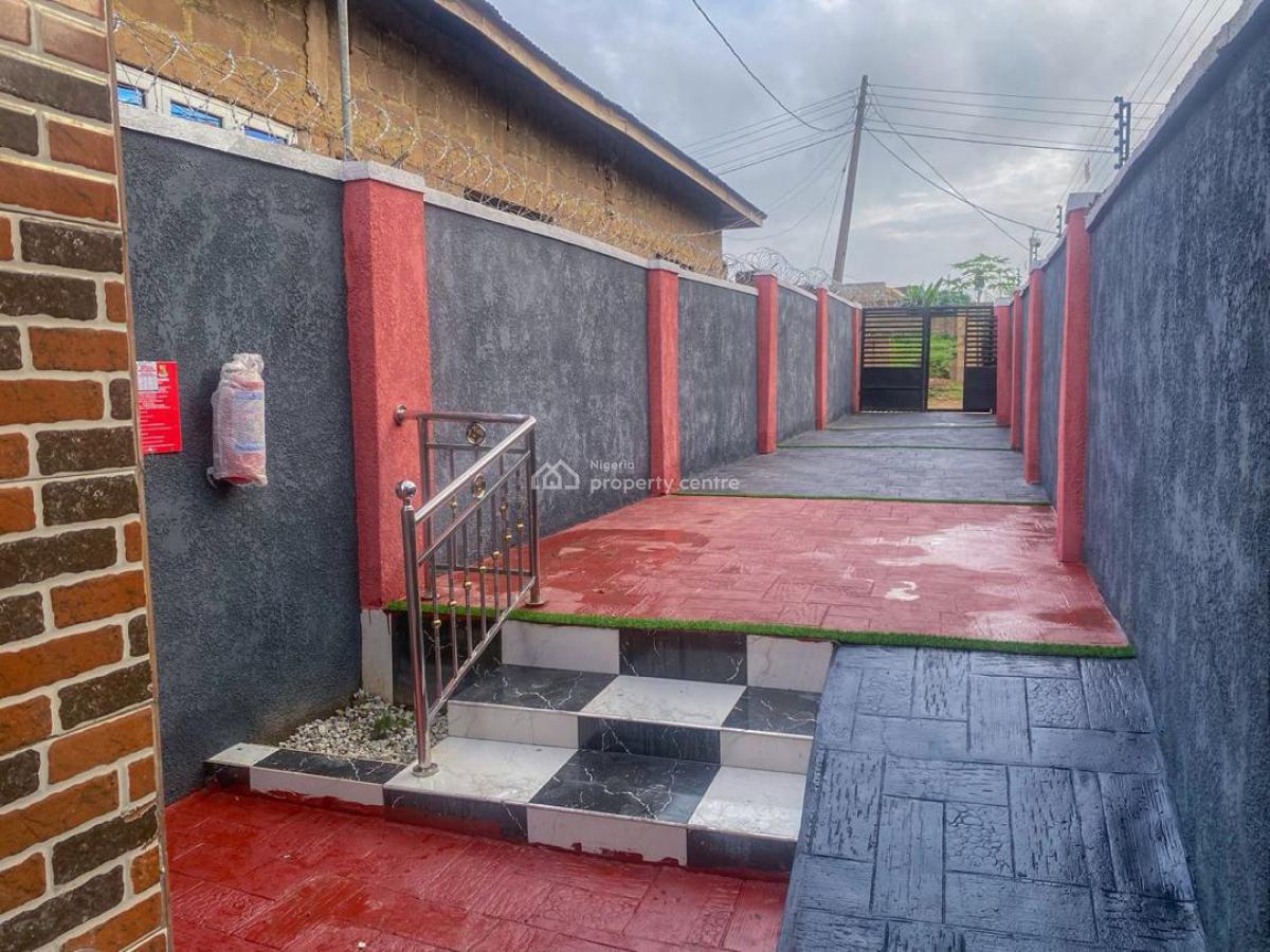 Very Spacious 3 Bedroom Bungalow, Akala Express, Ibadan, Oyo, Detached Bungalow for Sale