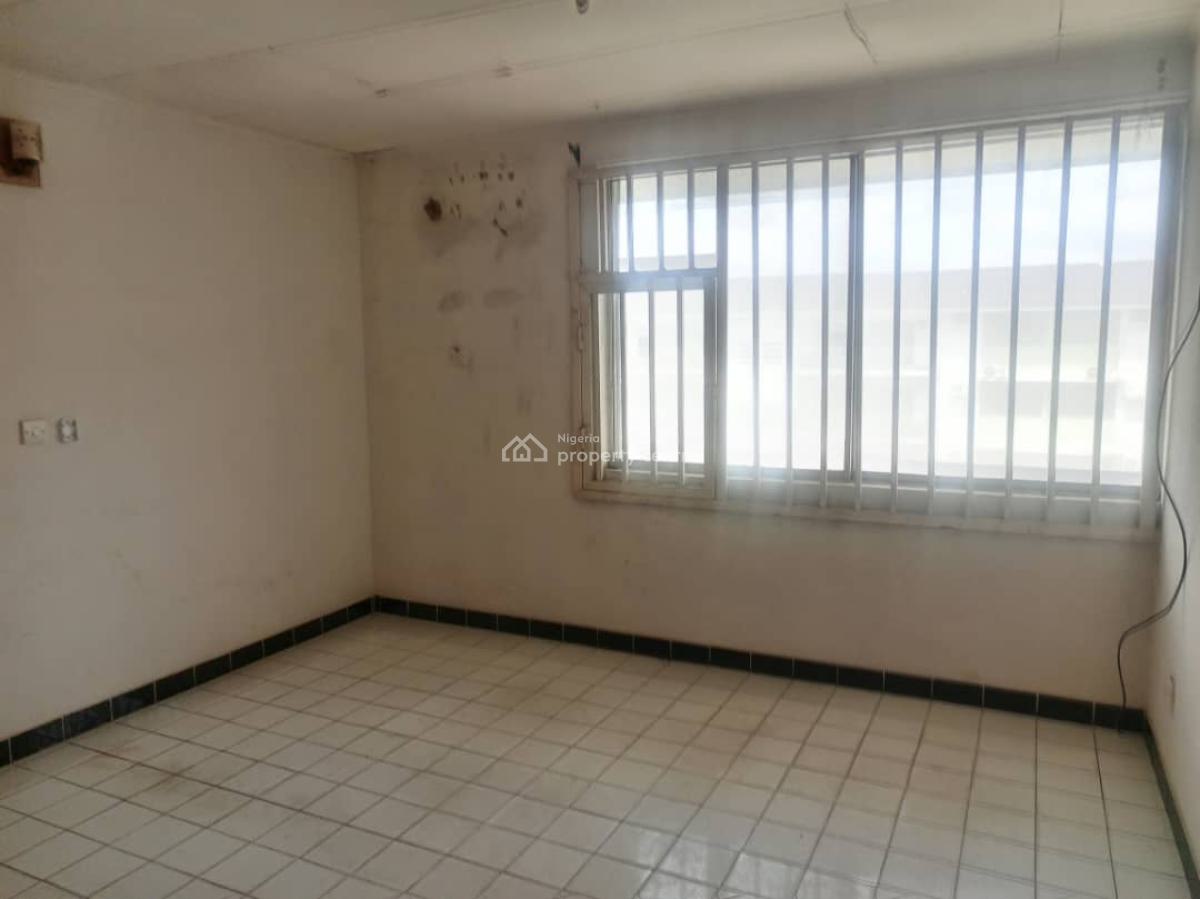 Spacious 3 Bedroom Apartment, Ikeja Gra, Ikeja, Lagos, Flat / Apartment for Rent