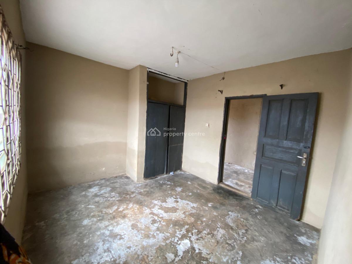 Room in a Flat with Modern Facilities, Agbowo, Ibadan, Oyo, Self Contain (single Rooms) for Rent