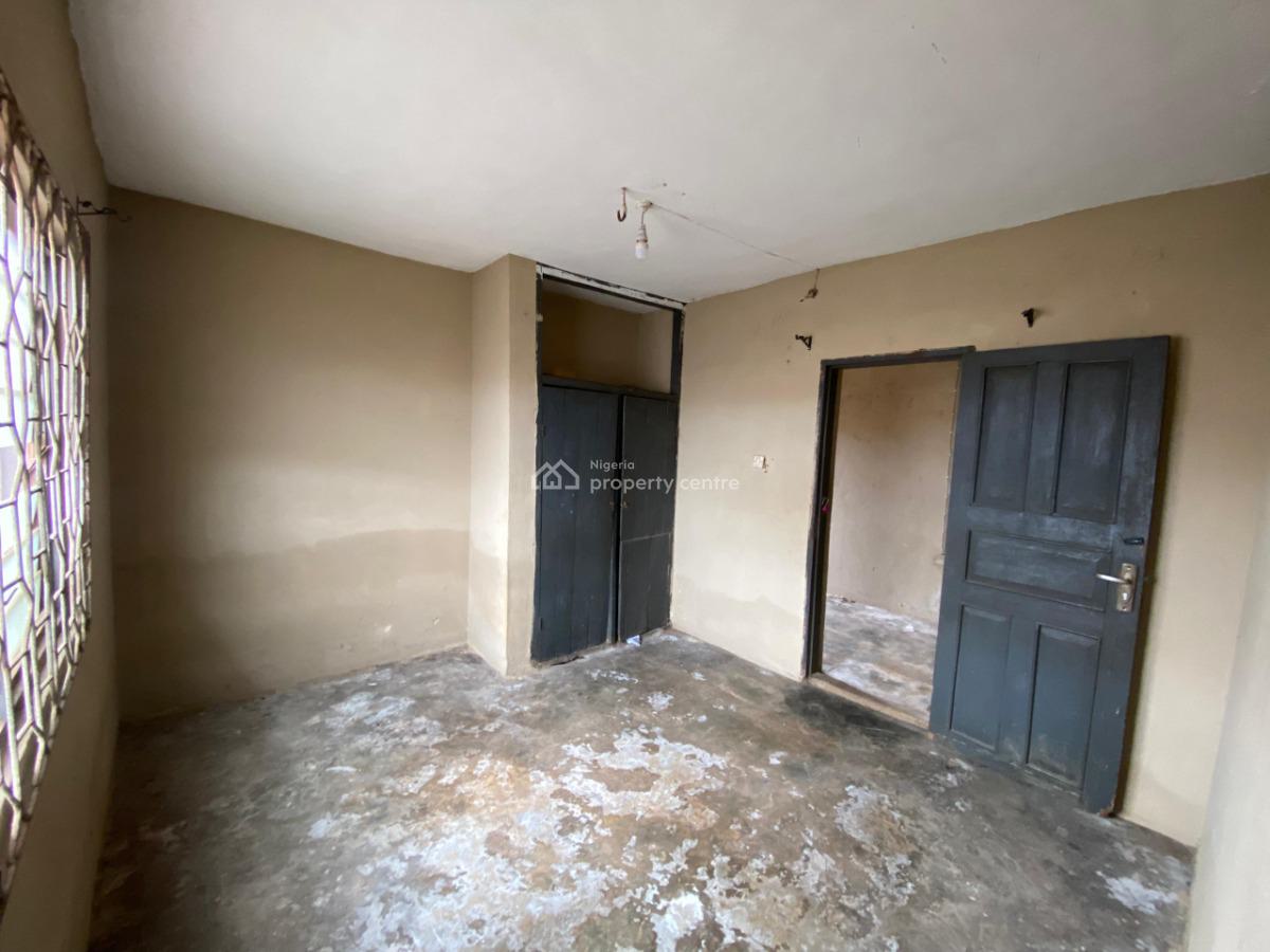 Room in a Flat with Modern Facilities, Agbowo, Ibadan, Oyo, Self Contain (single Rooms) for Rent