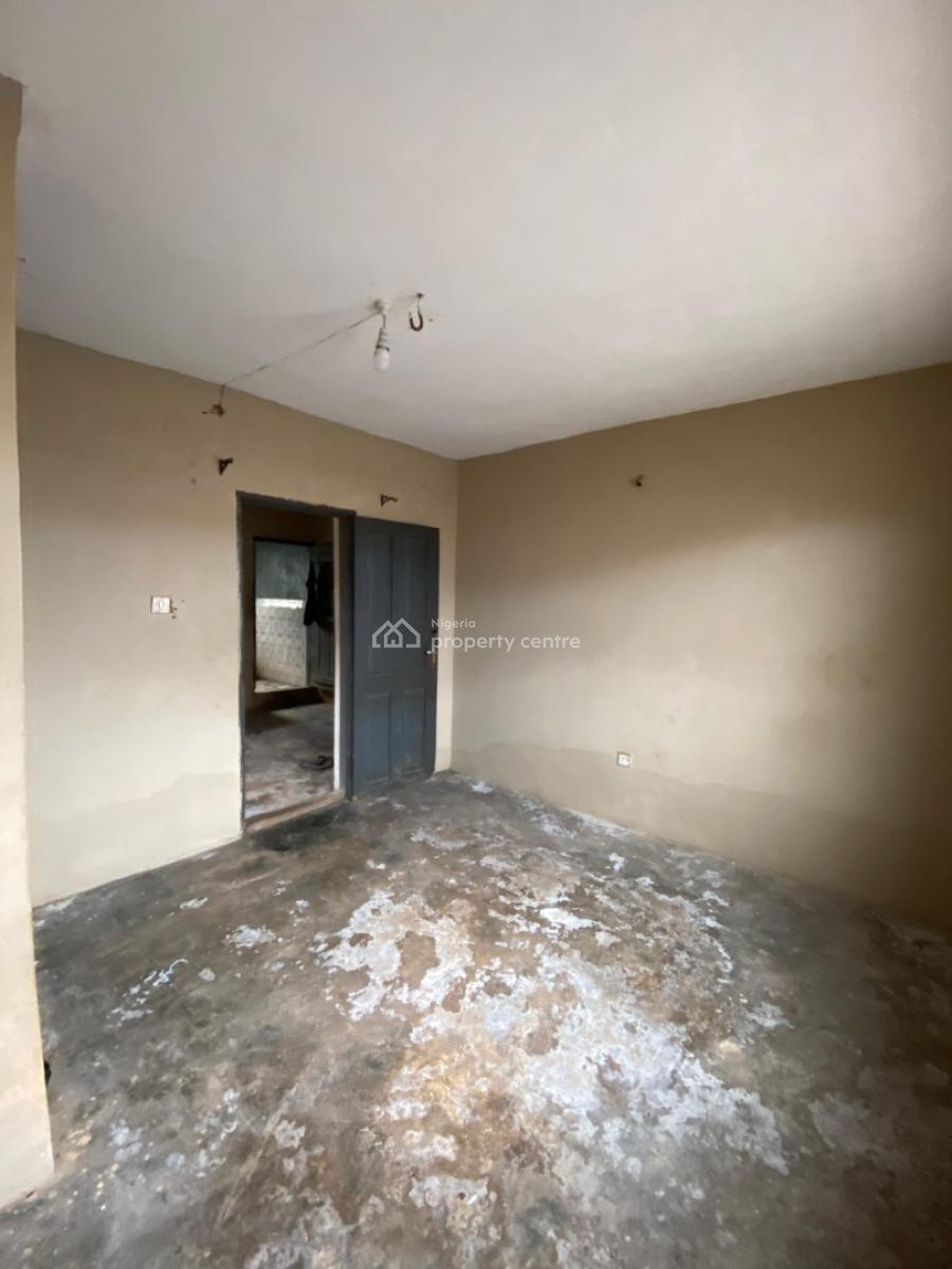 Room in a Flat with Modern Facilities, Agbowo, Ibadan, Oyo, Self Contain (single Rooms) for Rent