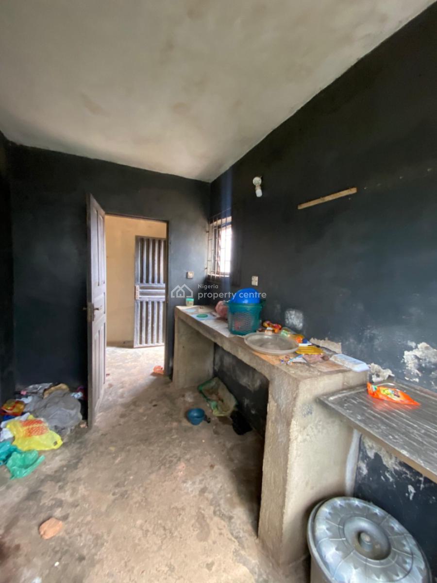 Room in a Flat with Modern Facilities, Agbowo, Ibadan, Oyo, Self Contain (single Rooms) for Rent