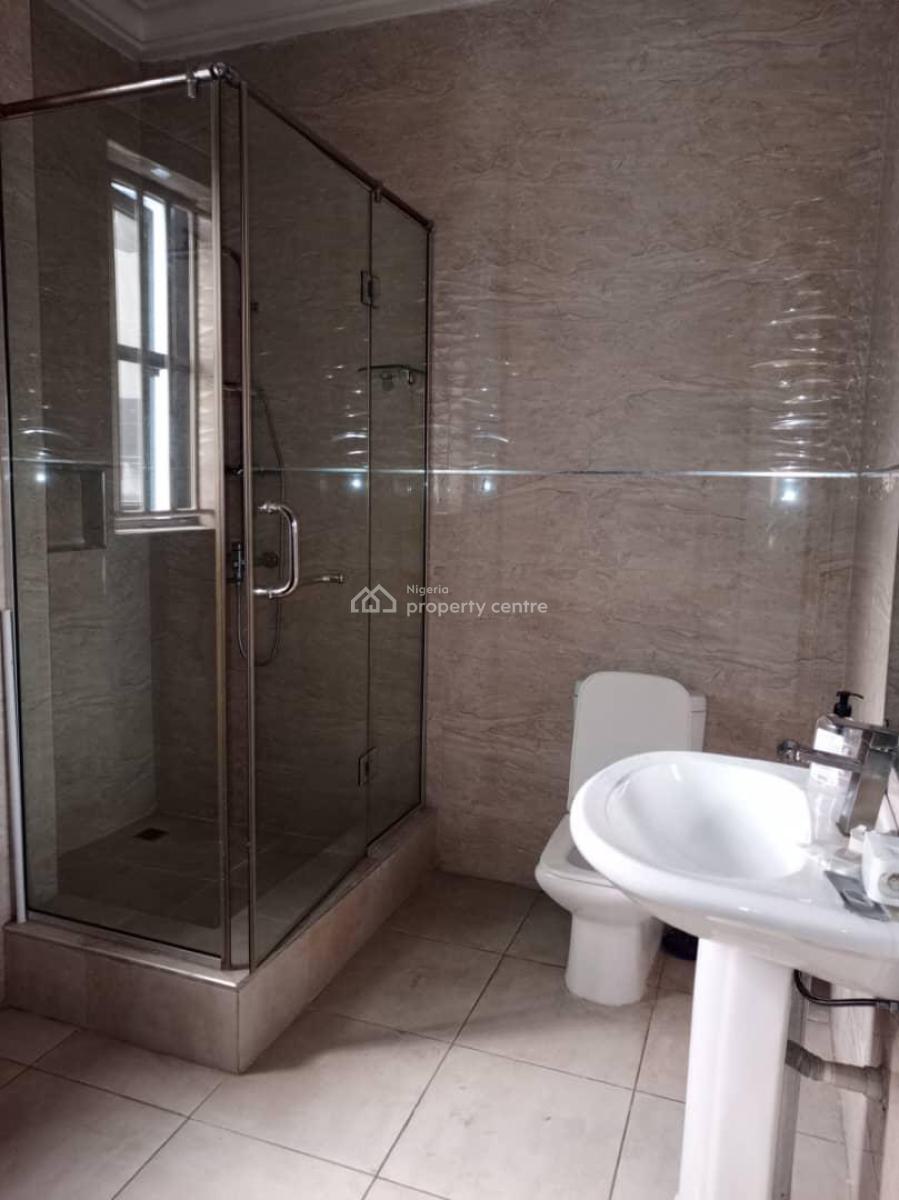 Fully Serviced Apartment with Modern Finishes!, Lekki Phase 1, Lekki, Lagos, Flat / Apartment for Rent