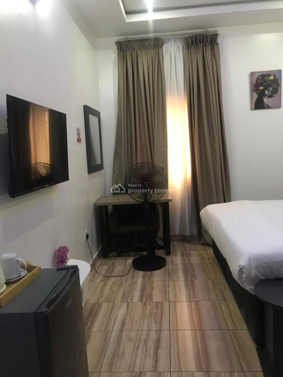 Beautiful 3 Bedroom Fully Serviced and Furnished Apartment, Jahi, Jahi, Abuja, Flat / Apartment for Rent
