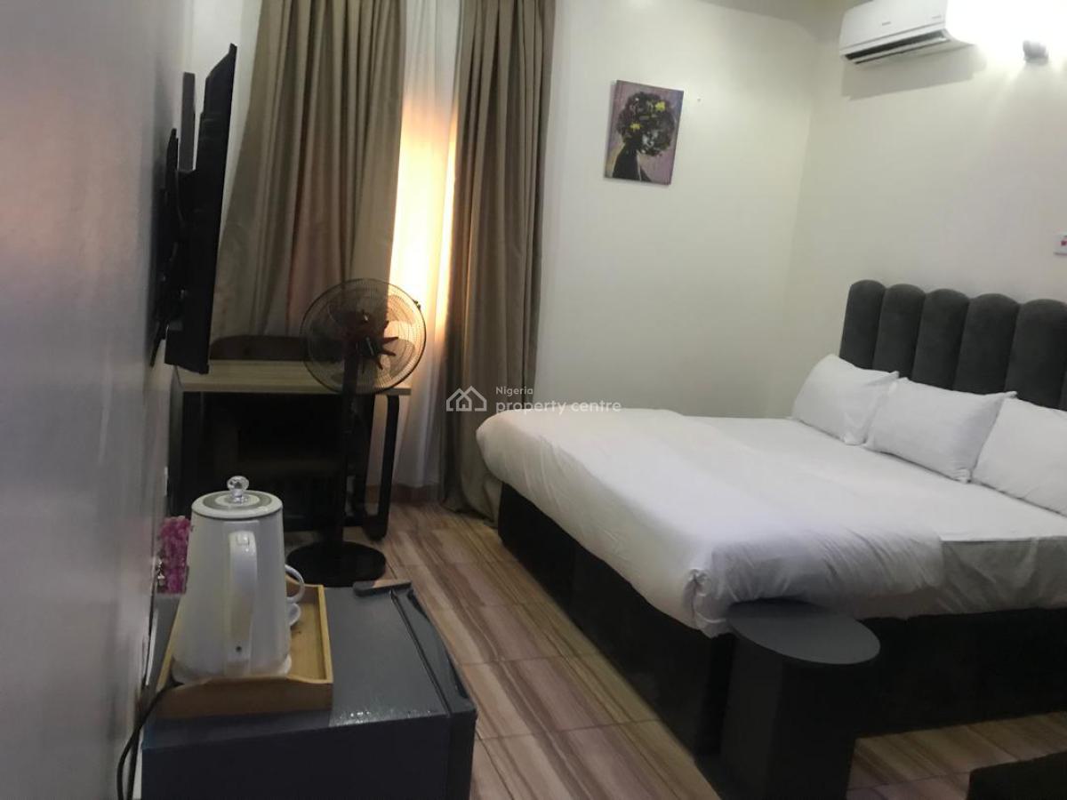 Beautiful 3 Bedroom Fully Serviced and Furnished Apartment, Jahi, Jahi, Abuja, Flat / Apartment for Rent