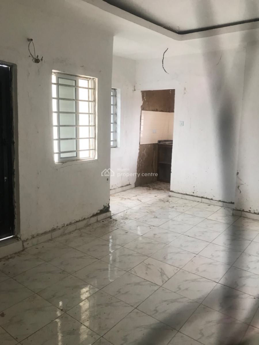 Room Self Contain, Pedro Road, Shomolu, Lagos, Self Contain (single Rooms) for Rent
