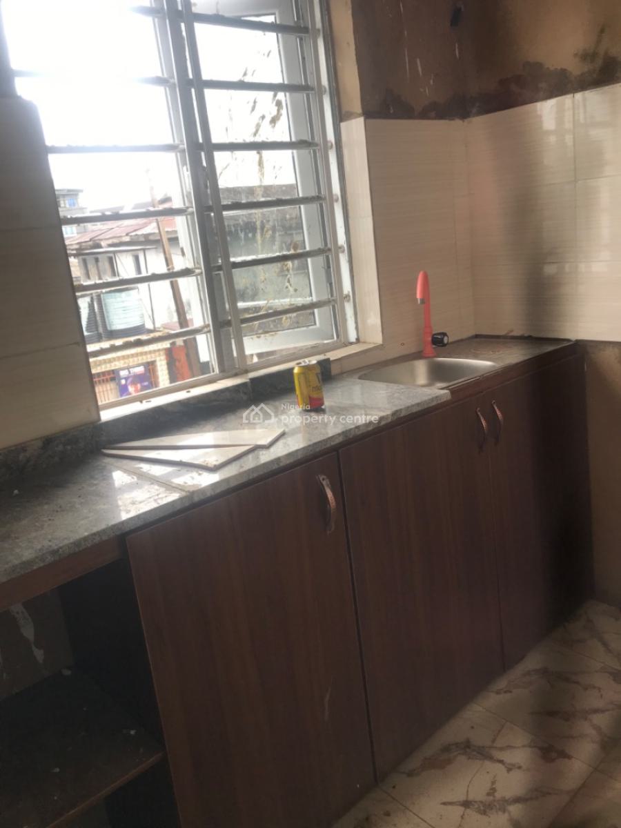 Room Self Contain, Pedro Road, Shomolu, Lagos, Self Contain (single Rooms) for Rent