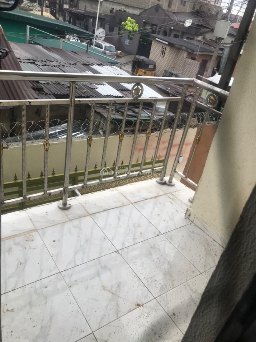 Room Self Contain, Pedro Road, Shomolu, Lagos, Self Contain (single Rooms) for Rent