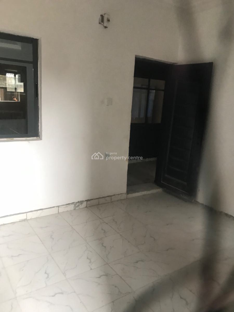 Room Self Contain, Pedro Road, Shomolu, Lagos, Self Contain (single Rooms) for Rent