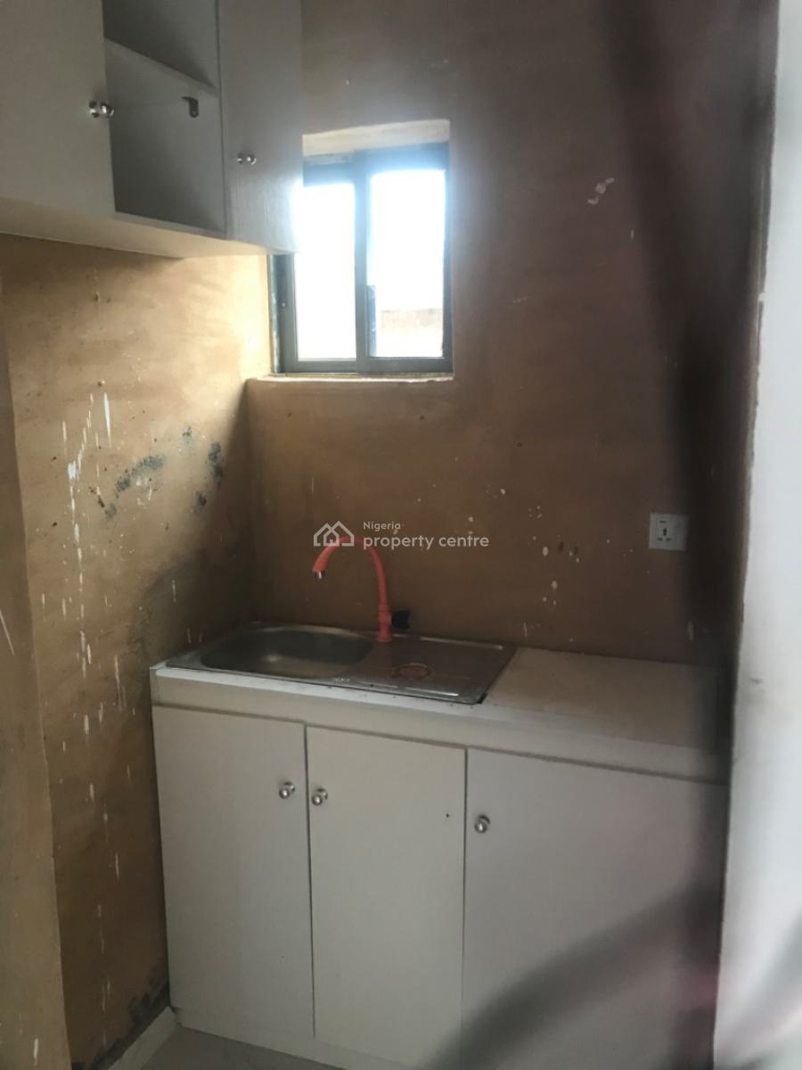 Room Self Contain, Pedro Road, Shomolu, Lagos, Self Contain (single Rooms) for Rent