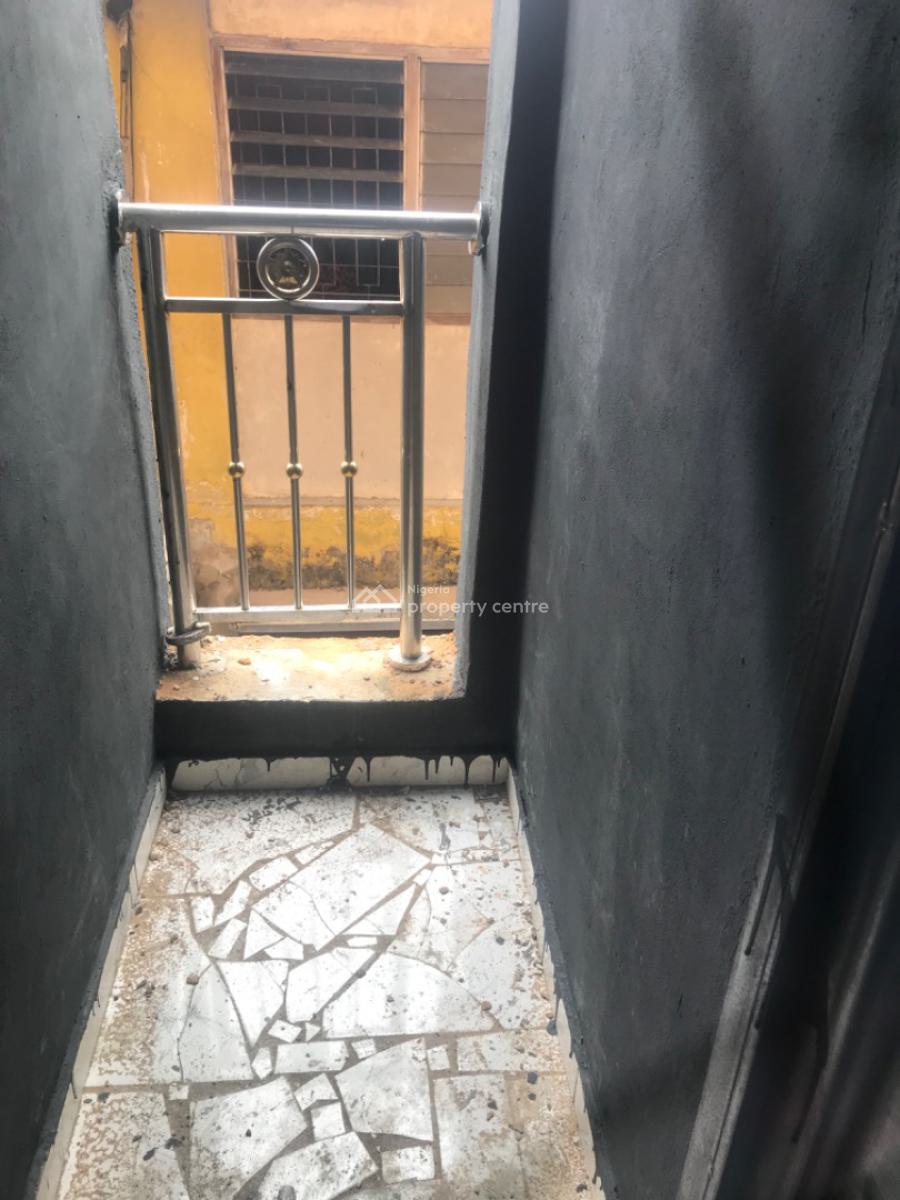 Room Self Contain, Pedro Road, Shomolu, Lagos, Self Contain (single Rooms) for Rent