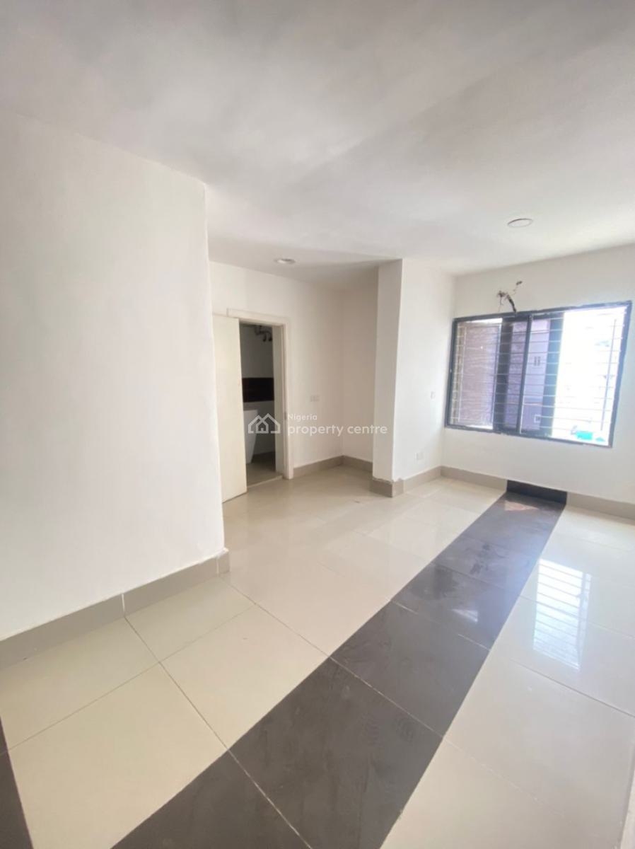 Serviced 2 Bedroom Upstairs Apartment in a Secured Estate, Lekki Right, Lekki Phase 1, Lekki, Lagos, Flat / Apartment for Rent