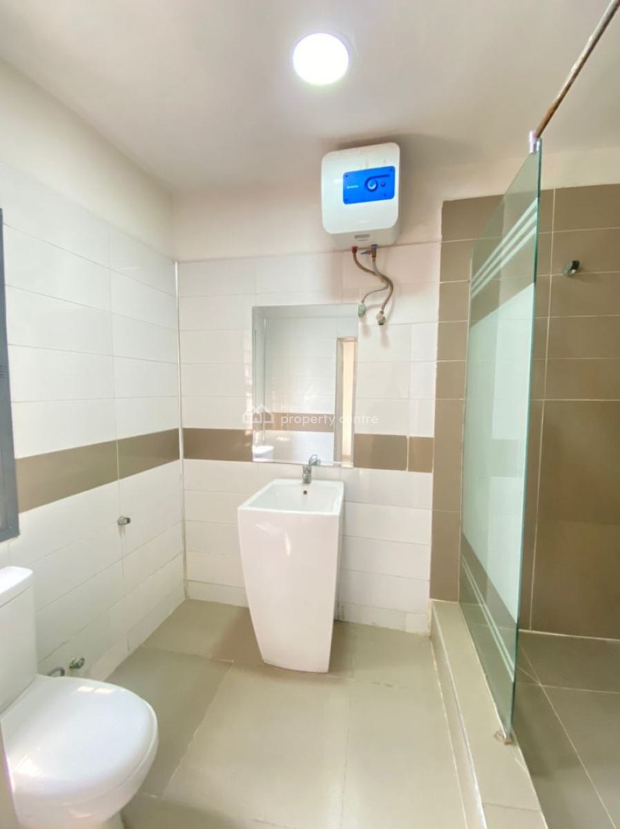 Serviced 2 Bedroom Upstairs Apartment in a Secured Estate, Lekki Right, Lekki Phase 1, Lekki, Lagos, Flat / Apartment for Rent