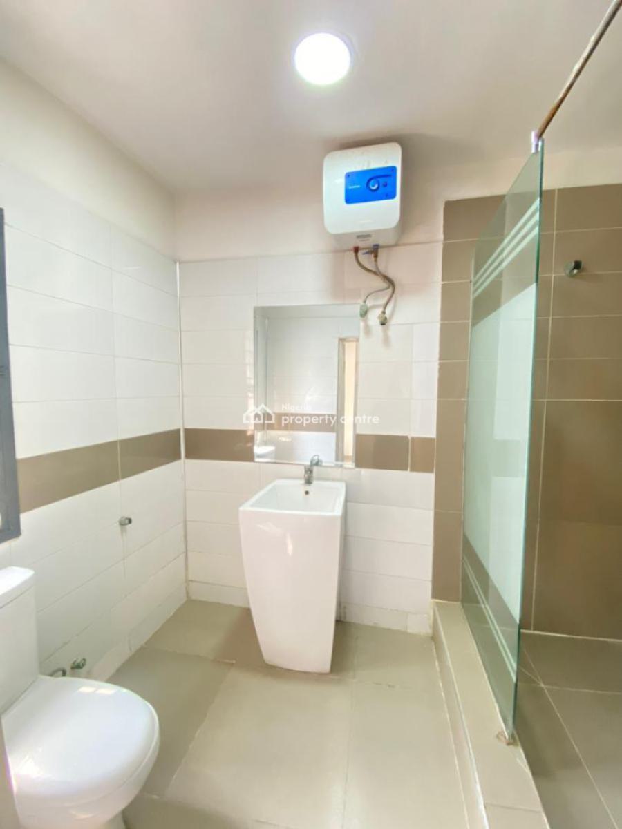 Serviced 2 Bedroom in a Secured Estate, Lekki Phase 1, Lekki, Lagos, Flat / Apartment for Rent