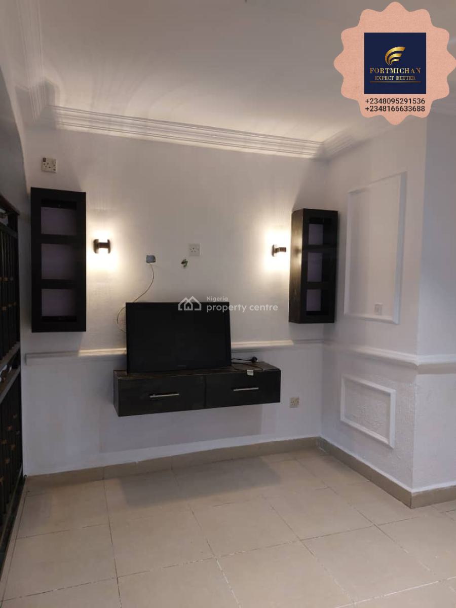 Well-maintained 3 Bedroom Duplex  with Swimming Pool, Lekki Phase 1, Lekki, Lagos, Terraced Duplex for Rent