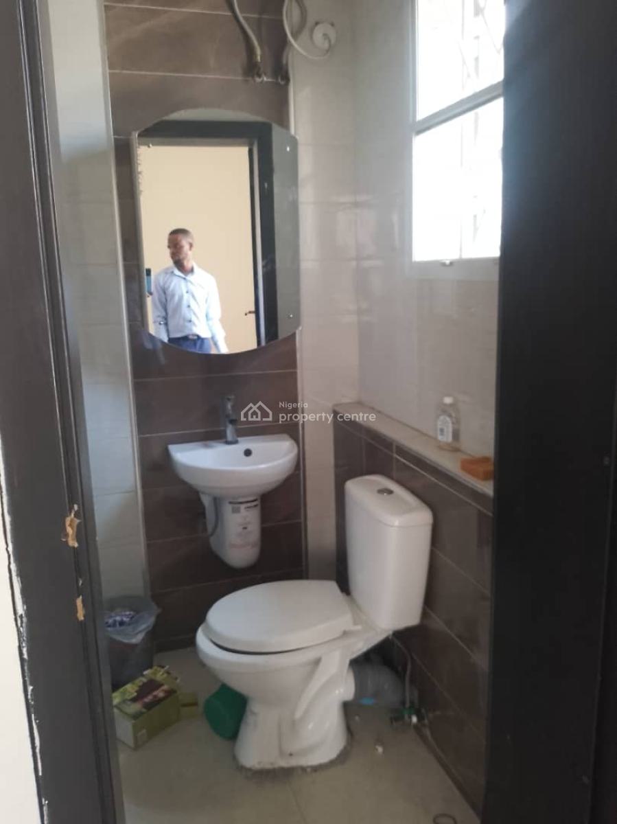 Lovely Three 3 Bedroom Apartment, Adesola Akinnefesi Street, Lekki Phase 1, Right Side, Lagos, Lekki Phase 1, Lekki, Lagos, Flat / Apartment for Rent
