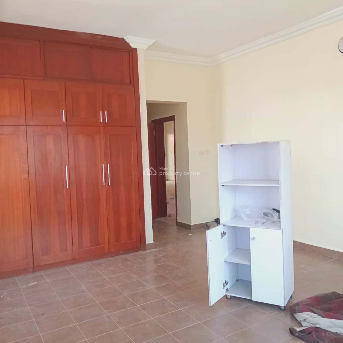 Modestly Finished Luxury 3 Bedrooms Flat with Bq, Lekki Phase 1, Lekki, Lagos, Flat / Apartment for Rent