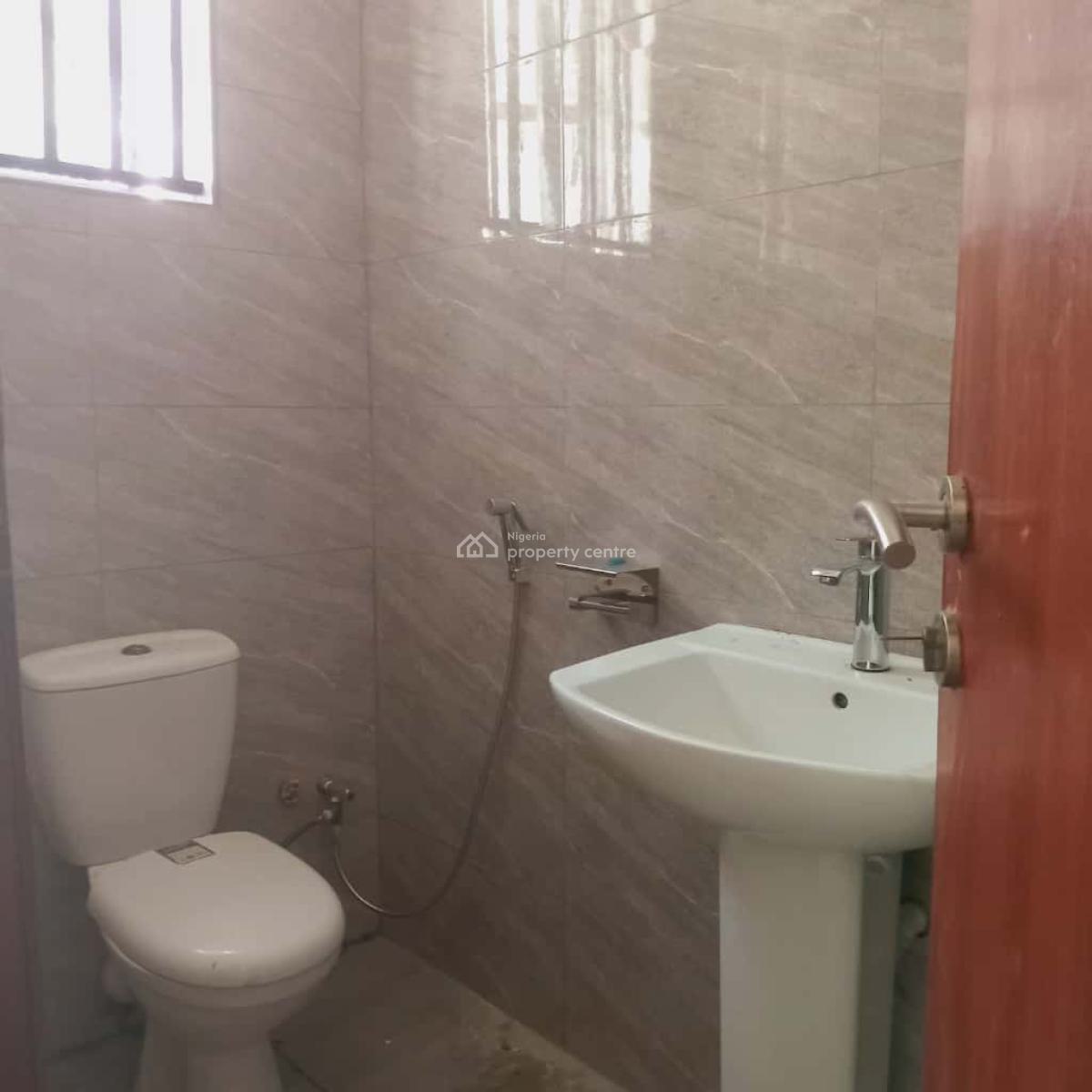 Modestly Finished Luxury 3 Bedrooms Flat with Bq, Lekki Phase 1, Lekki, Lagos, Flat / Apartment for Rent