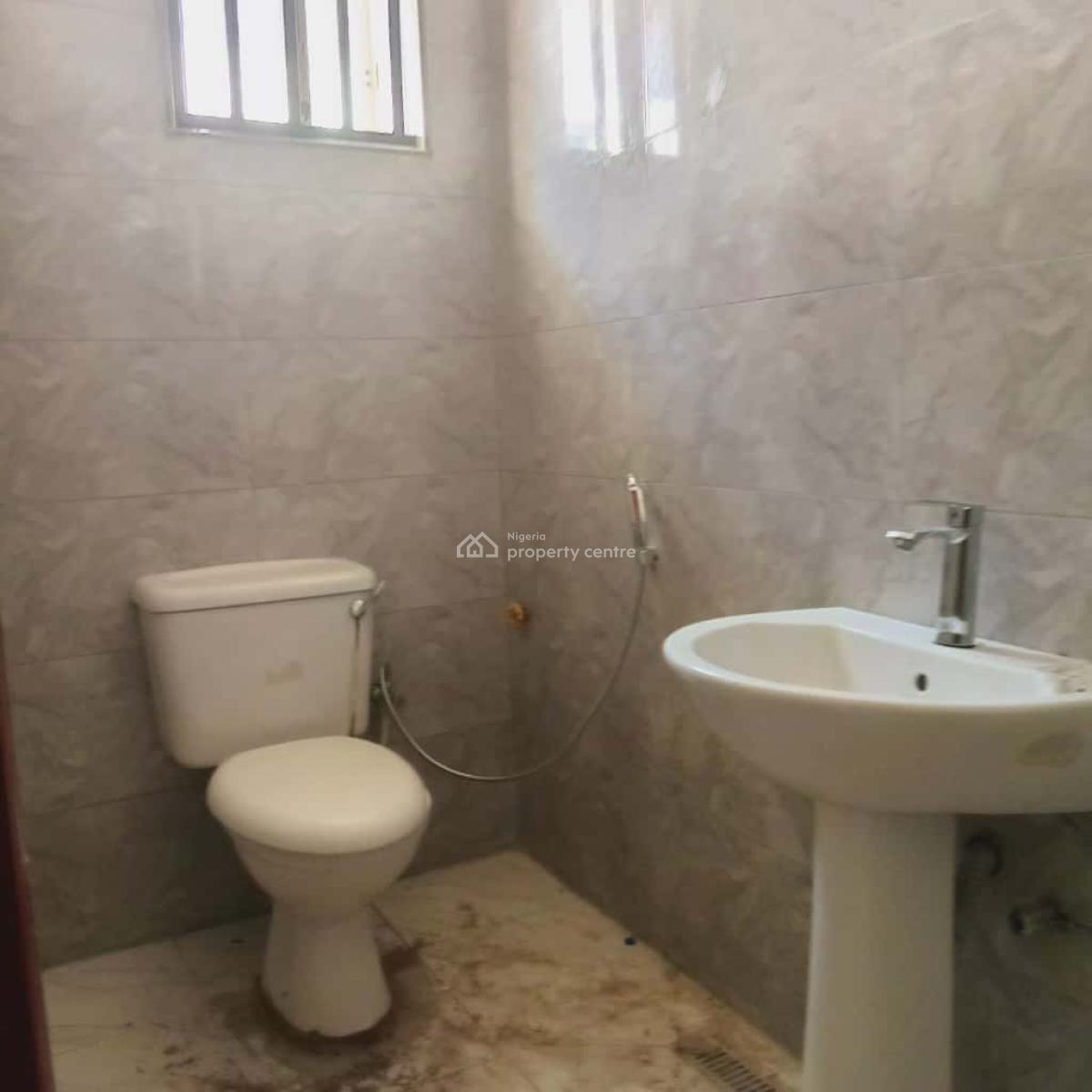 Modestly Finished Luxury 3 Bedrooms Flat with Bq, Lekki Phase 1, Lekki, Lagos, Flat / Apartment for Rent