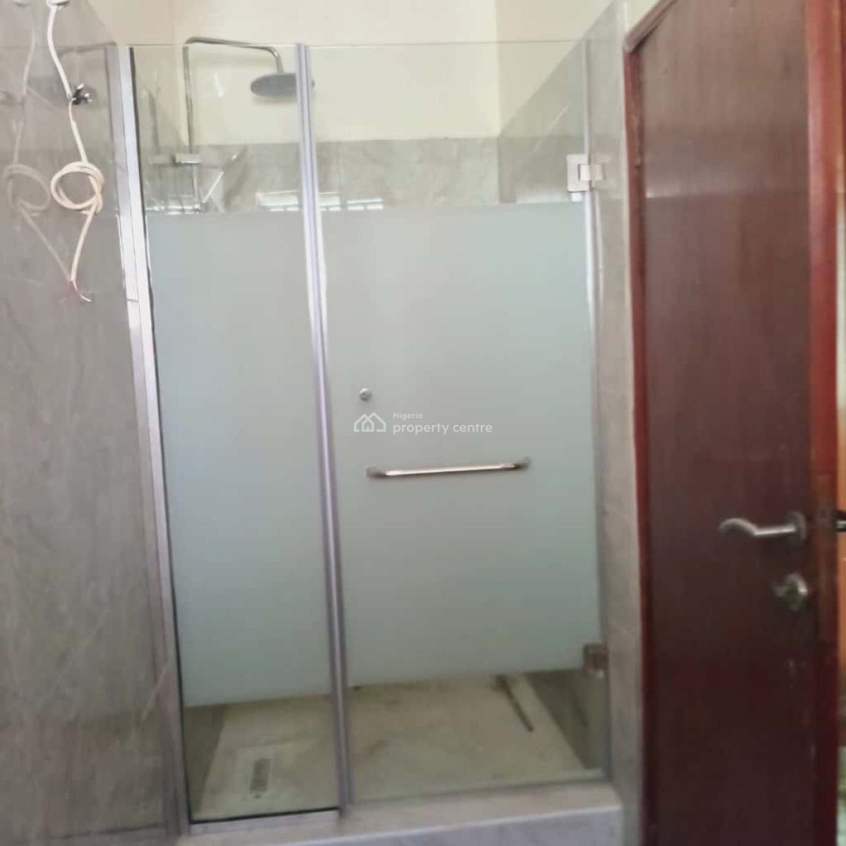 Modestly Finished Luxury 3 Bedrooms Flat with Bq, Lekki Phase 1, Lekki, Lagos, Flat / Apartment for Rent
