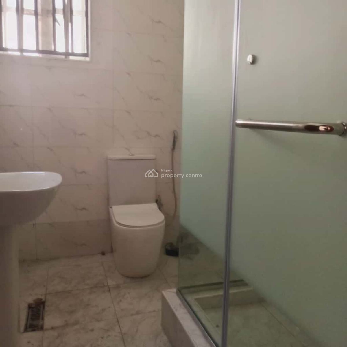 Modestly Finished Luxury 3 Bedrooms Flat with Bq, Lekki Phase 1, Lekki, Lagos, Flat / Apartment for Rent