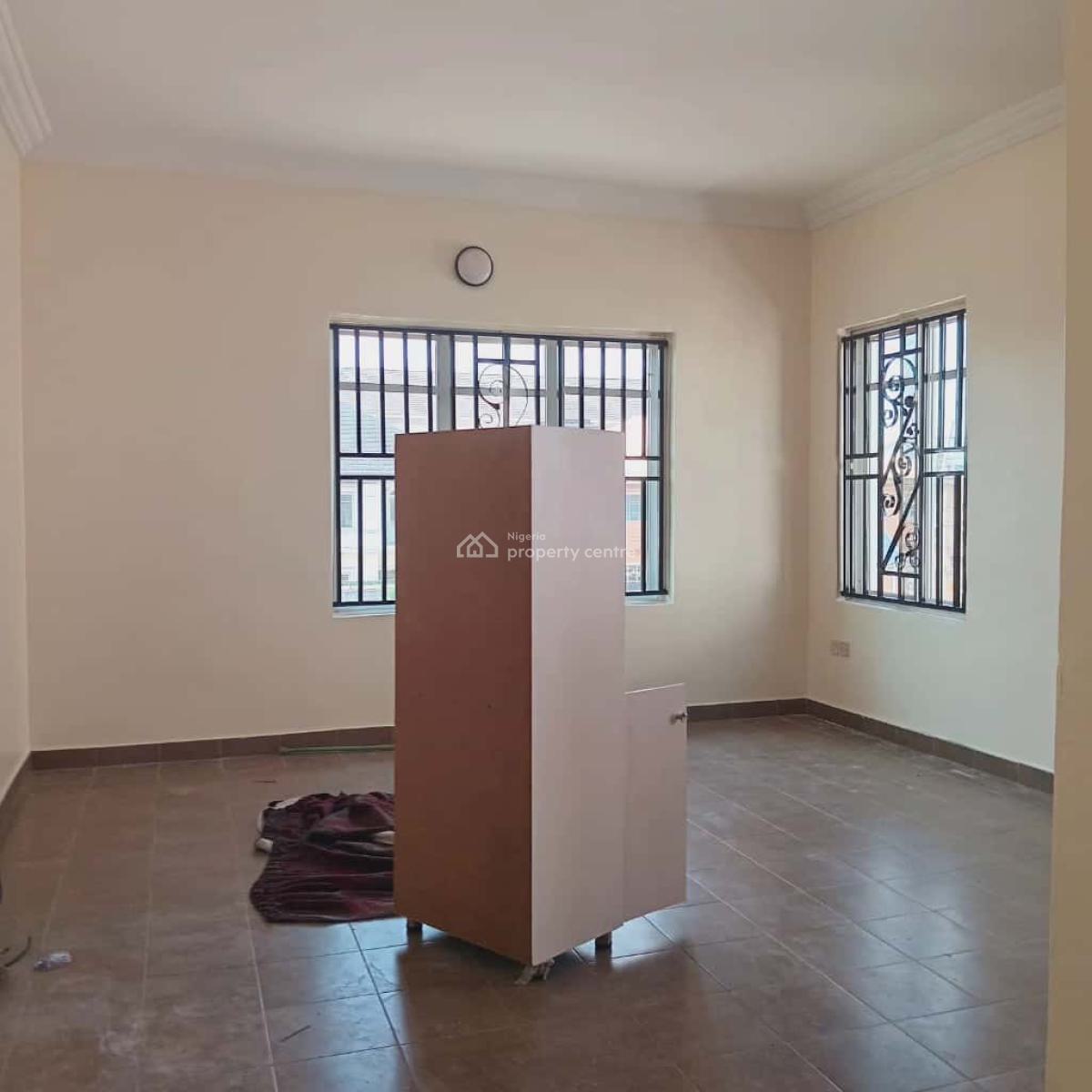 Modestly Finished Luxury 3 Bedrooms Flat with Bq, Lekki Phase 1, Lekki, Lagos, Flat / Apartment for Rent