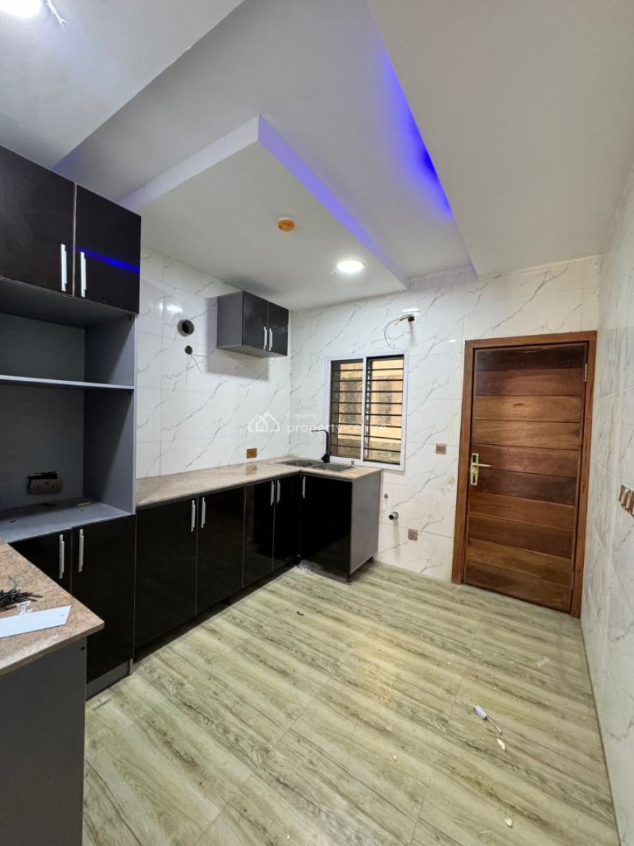 2-bedroom Apartment with Bq, Lekki Phase 1, Lekki, Lagos, Flat / Apartment for Sale