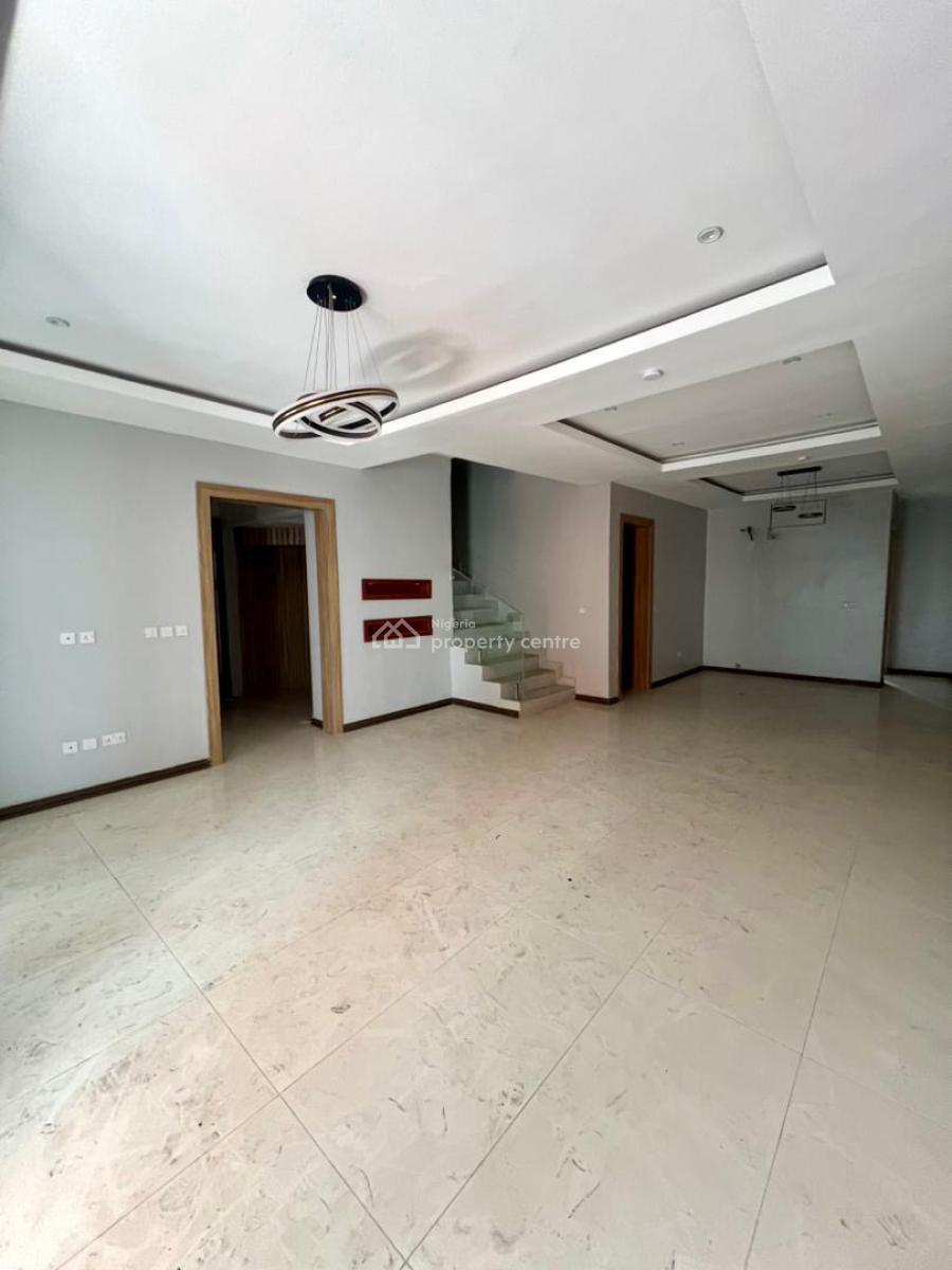 Beautiful 4 Bedroom Maisonette in a Gated Estate, Lekki Phase 1, Lekki, Lagos, Flat / Apartment for Sale
