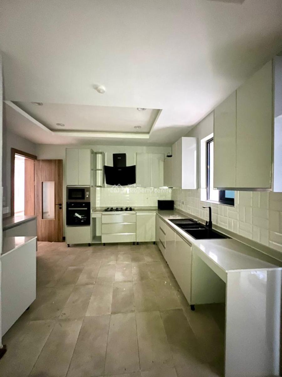 Beautiful 4 Bedroom Maisonette in a Gated Estate, Lekki Phase 1, Lekki, Lagos, Flat / Apartment for Sale