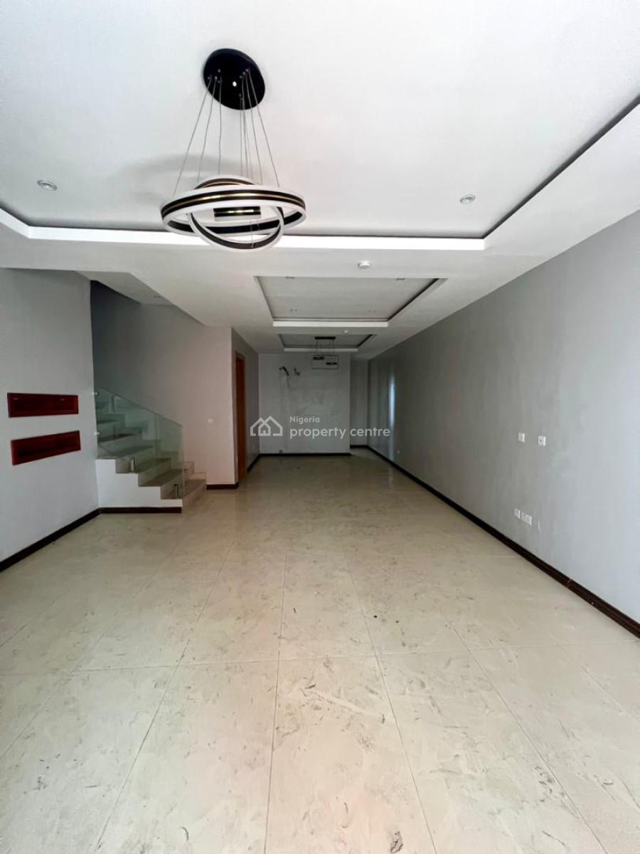 Beautiful 4 Bedroom Maisonette in a Gated Estate, Lekki Phase 1, Lekki, Lagos, Flat / Apartment for Sale