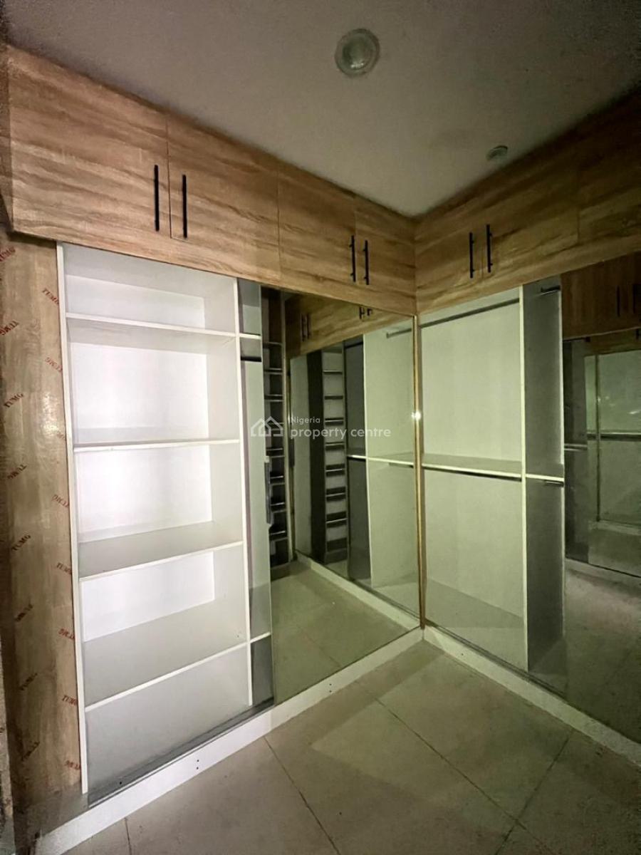 Beautiful 4 Bedroom Maisonette in a Gated Estate, Lekki Phase 1, Lekki, Lagos, Flat / Apartment for Sale
