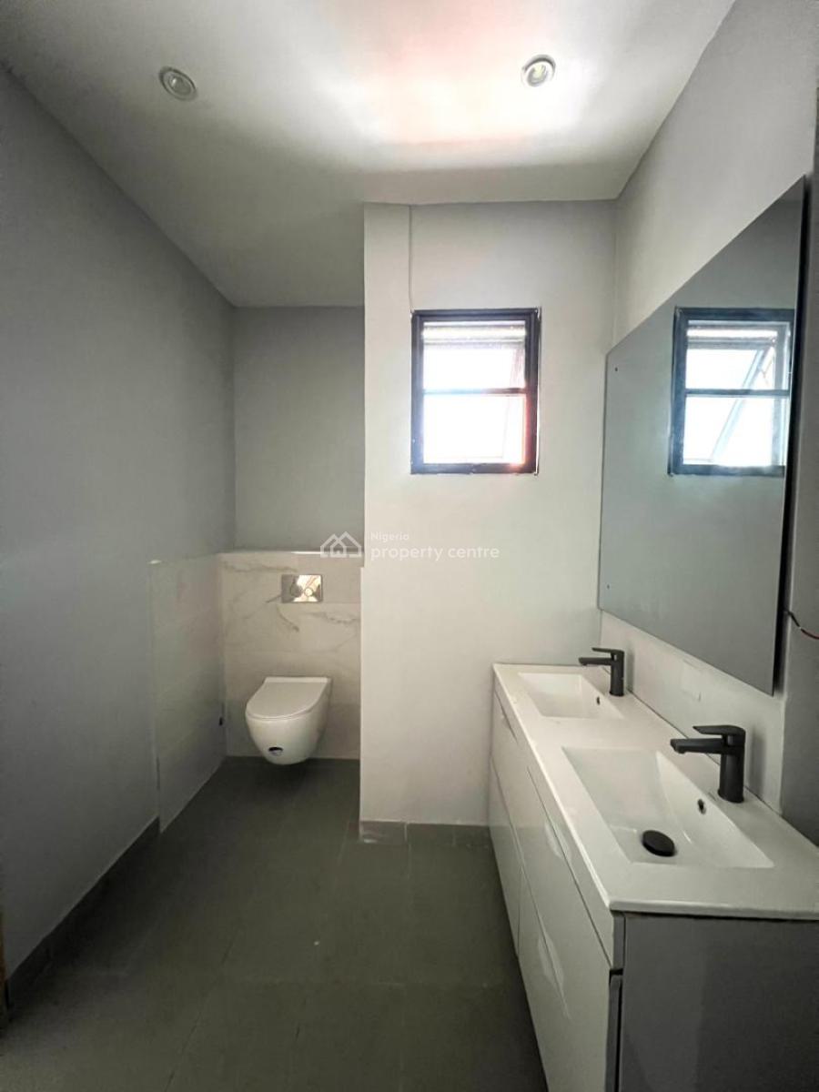 Beautiful 4 Bedroom Maisonette in a Gated Estate, Lekki Phase 1, Lekki, Lagos, Flat / Apartment for Sale