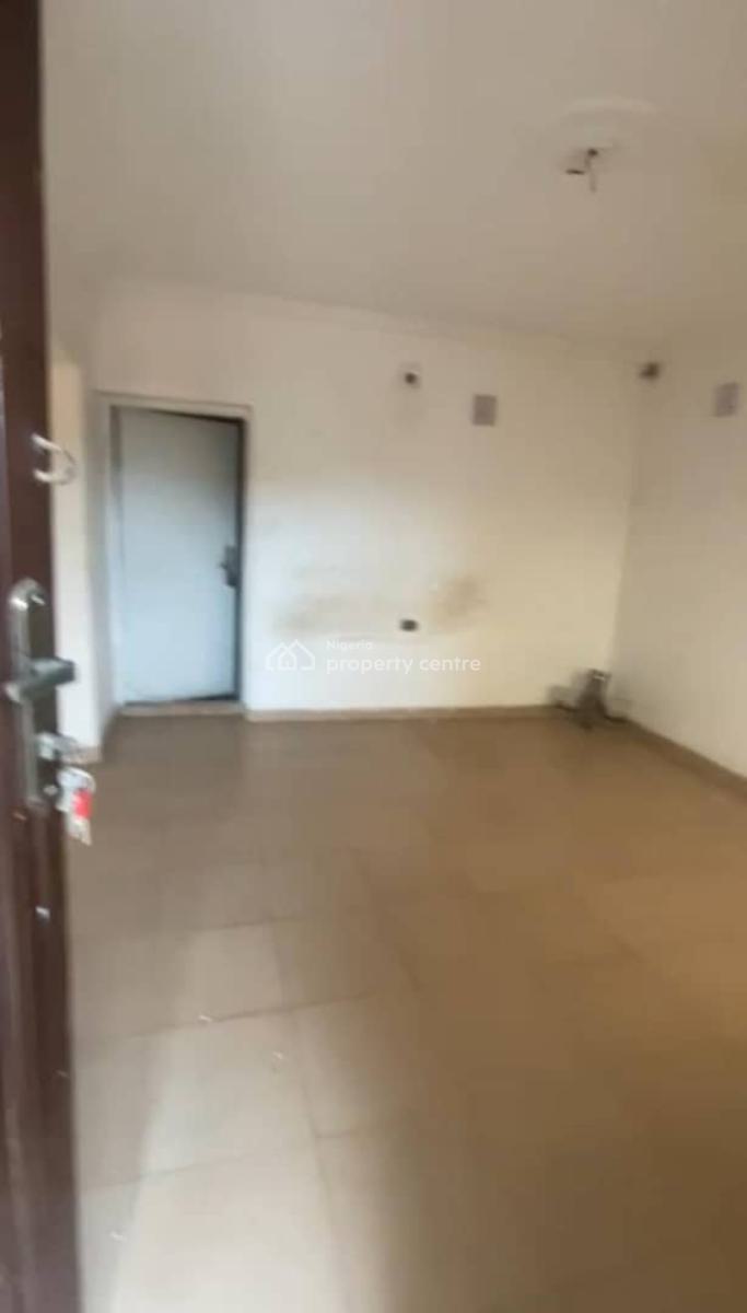 Lovely 2 Bedroom Flat, Ebunolorun Street Off Olaniyi Street, Shomolu, Lagos, Flat / Apartment for Rent