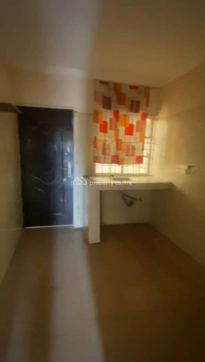 Lovely 2 Bedroom Flat, Ebunolorun Street Off Olaniyi Street, Shomolu, Lagos, Flat / Apartment for Rent