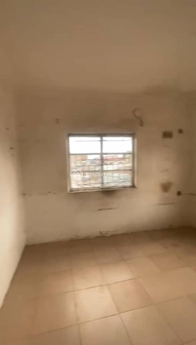 Lovely 2 Bedroom Flat, Ebunolorun Street Off Olaniyi Street, Shomolu, Lagos, Flat / Apartment for Rent