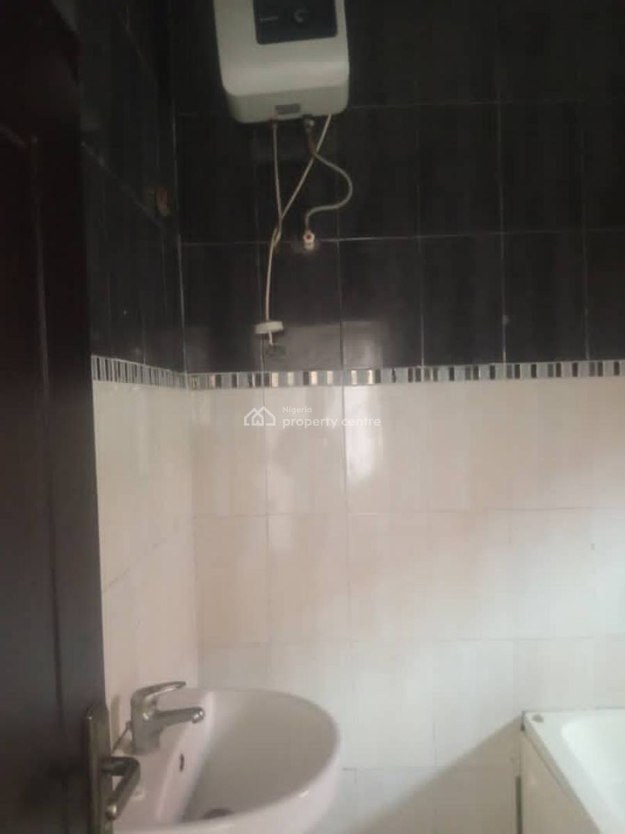 Details: Spacious Four Bedroom Terrace Duplex with Bq ., Lekki Phase 1, Lekki, Lagos, Terraced Duplex for Rent